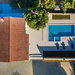 Nice Home In Lisane Ostrovicke With Outdoor Swimming Pool