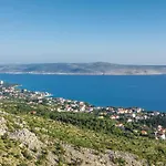 Cozy Apartment In Starigrad Paklenica With Wifi