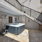 Apartment Loro With Jacuzzi