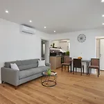 Newly Renovated Apt. Near To Entrance To Old Town