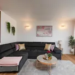 S Design Apartment