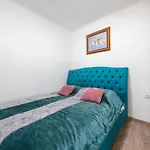 Modern Studio Apartment Lucic