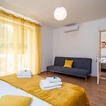 Apartment Ding Dong