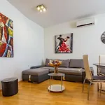 Vale Apartment With Balcony