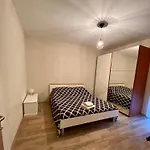 Apartment With Balcony And Free Parking