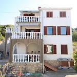 Studio Kali 8202A