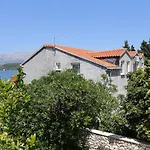 Apartment Lumbarda 4442A