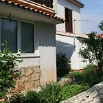 Apartments And Rooms With Parking Space Korcula - 4399