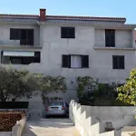 Apartments By The Sea Kali, Ugljan - 5828