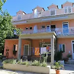 Studio Zuljana 4576B