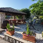 Guest House J&J