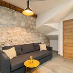 Stone Oasis Vito