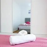 Holiday House Sea La Vie