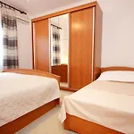 Apartment Pag 9388A