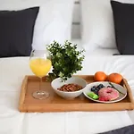 L&R Luxury Apartment- Free Parking