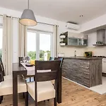 Luxurious Holiday Home In Policnik