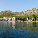 Apartments Pjer