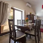 Three Bedroom Spacious Apartment Petrunjela