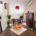 Three Bedroom Spacious Apartment Petrunjela