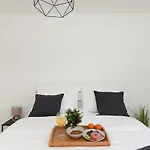L&R Luxury Apartment- Free Parking