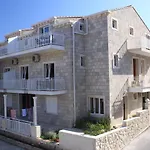 Studio Cavtat 8576B