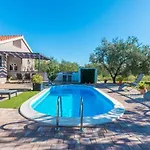 Gorgeous Home In Dobropoljana