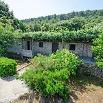 Awesome Home In Smokvica With Wifi