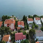 Apartments Lana - 30 M From The Sea