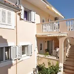 1 Bedroom Lovely Apartment In Posedarje