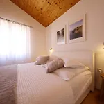 Apartment In Vir - Insel Vir 42970