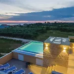 Villa Panorama With Rooftop Pool