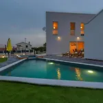 Beautiful Villa Silente With Pool, Whirpool And Sa