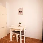 Cozy Studio Apartments In City Centar Stosija