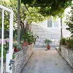 Apartments Bungevilla