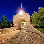 Studio Apartment In Nin With Balcony, Air Conditioning, Wi-Fi