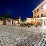 Apartment In Nin With Terrace, Air Conditioning, Wi-Fi