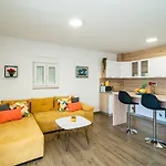 Blue Bay Apartment