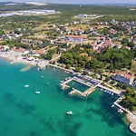 Lovely Home In Sveti Filip I Jakov With Wifi