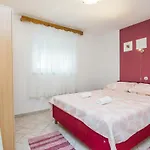 Apartment Jelena 50M From The Beach - Happy Rentals