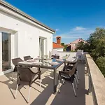 Apartment Radovic Nives