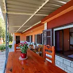 Inviting 2-Bed House In Blato