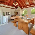 Gorgeous Apartment In Zrnovo With Kitchen