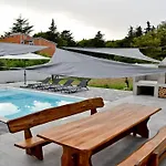 Villa Pinia With Pool, Zadar