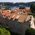 Gorgeous Home In Cavtat With Wifi