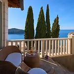 Purple Seaview Apartment