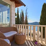 Purple Seaview Apartment