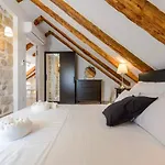 Luxury Deluxe Apartment