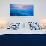 Beachfront Luxury Complex 2Bd Sunset Apartment