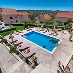 Merita Apartments With Pool