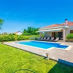 Villa Mia With Heated Pool, Billiards And Large Garden - By Ta Leut Agency